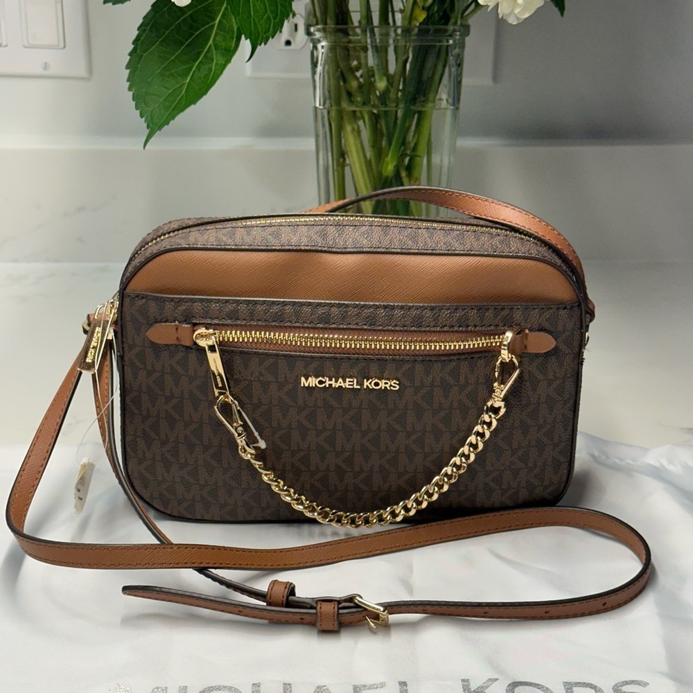 Michael Kors Brown Jet Set Crossbody Camera Bag with MK Dust Bag NWT - Picture 2 of 9